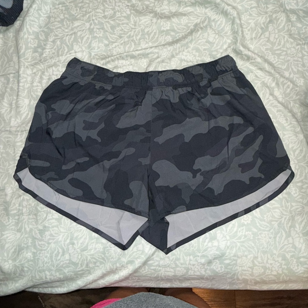 OLD NAVY MID RISE STRETCH TECH DOLPHIN HEM SHORTS